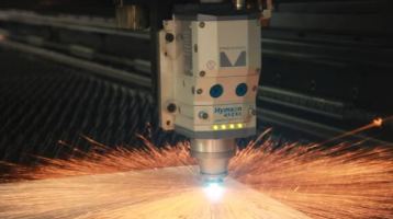 Cutter cu laser cu fibre pentru metal: Maximizați productivitatea și precizia
