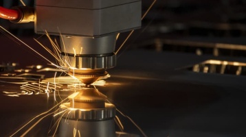Tăierea cu laser a plăcilor metalice: Un ghid complet al elementelor de bază